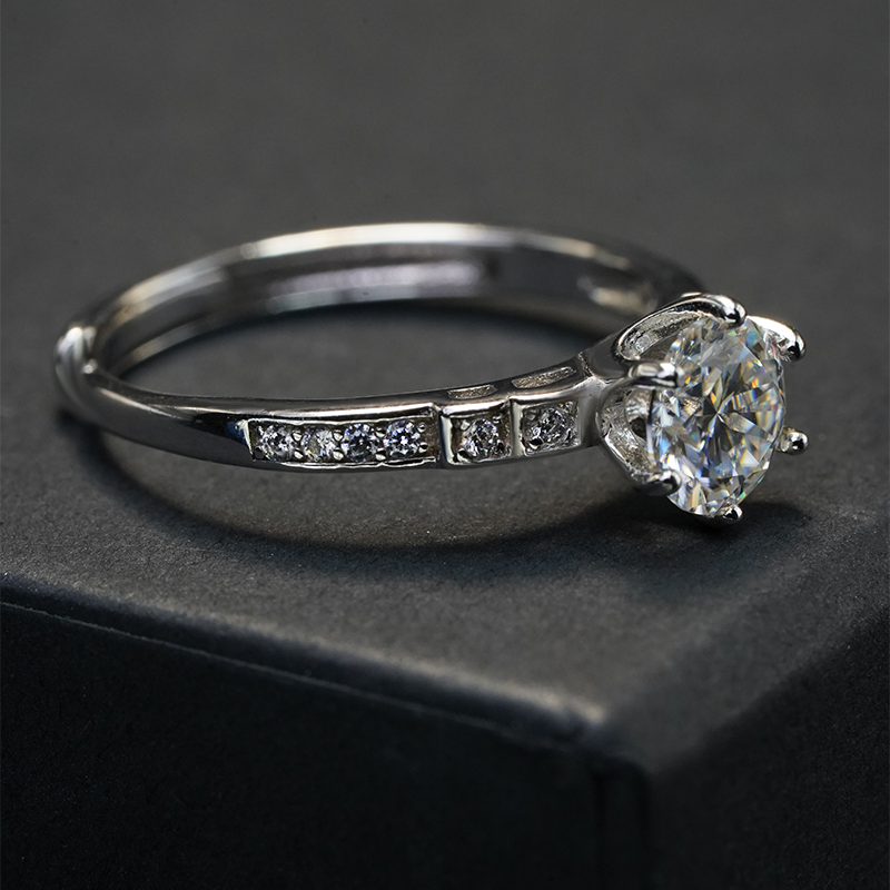 Brilliant-Cut Engagement Ring