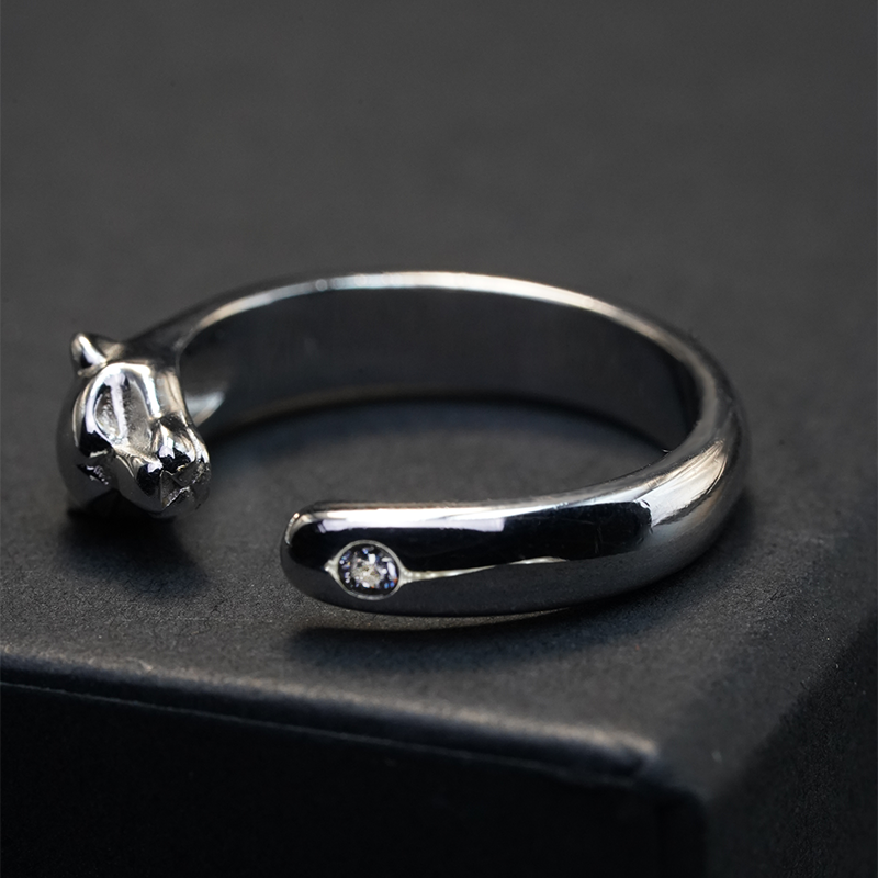 Smooth Panther Style Ring
